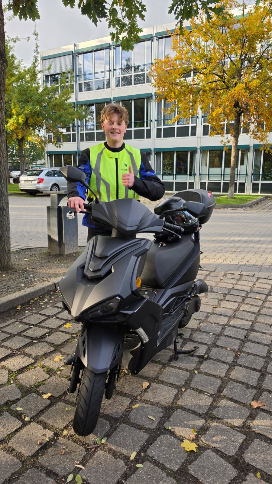 Fahrschüler:in der Fahrschule Toros mit bestandener Prüfung